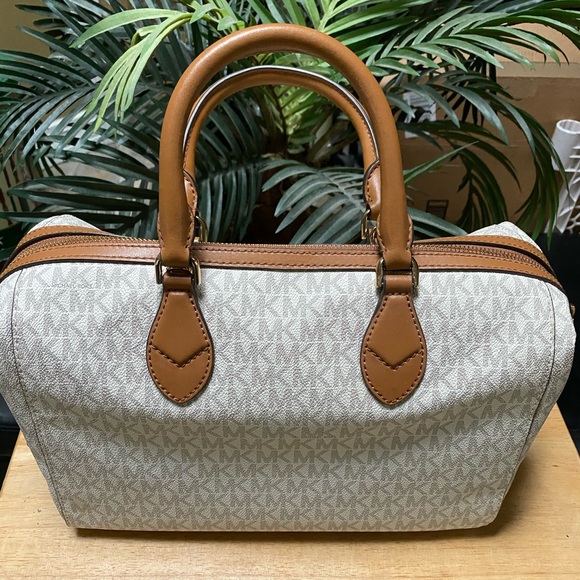 NWT Michael Kors Grayson Vanilla Satchel Tote - Picture 3 of 8